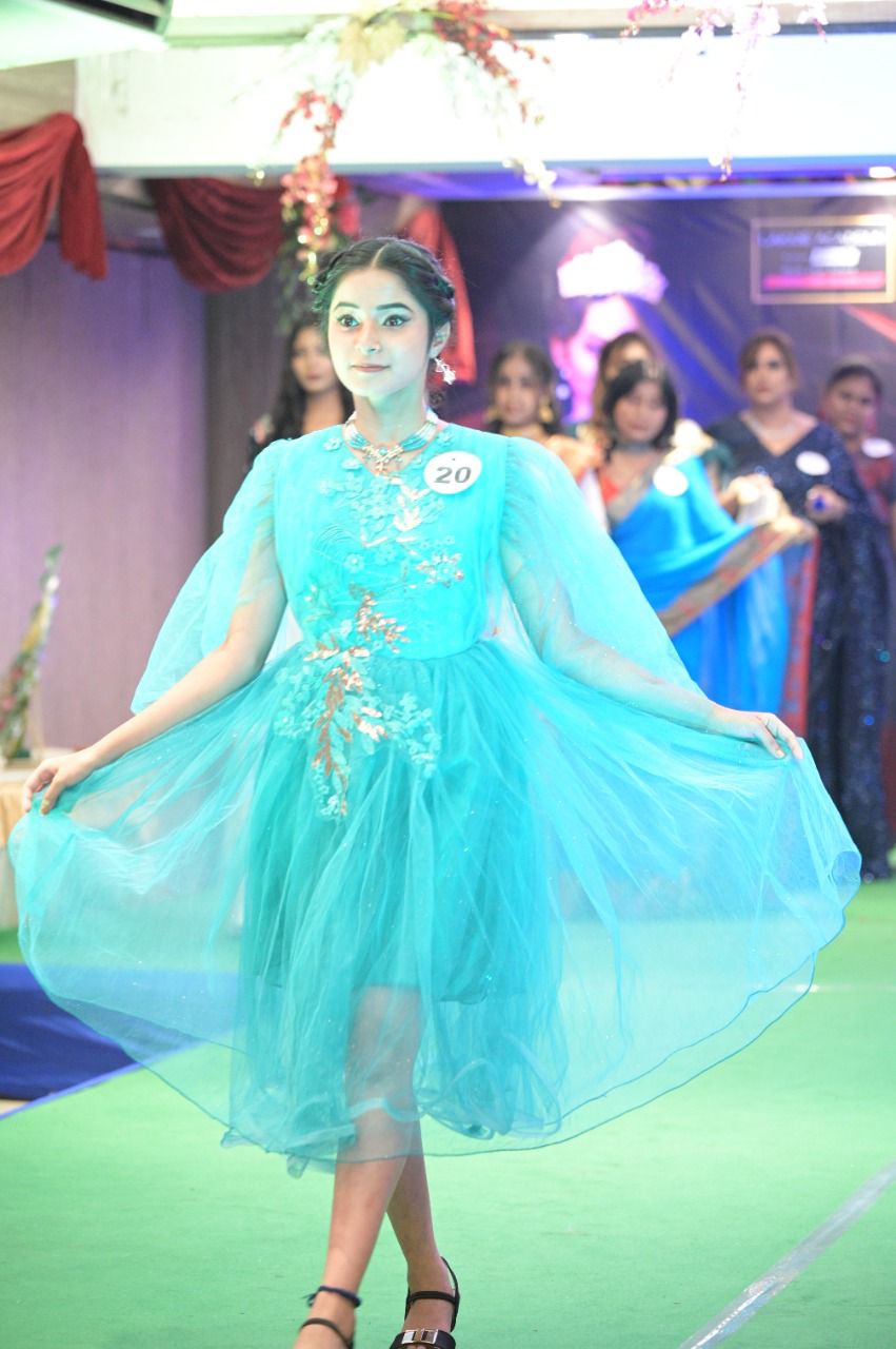 Season 2 Photo 20